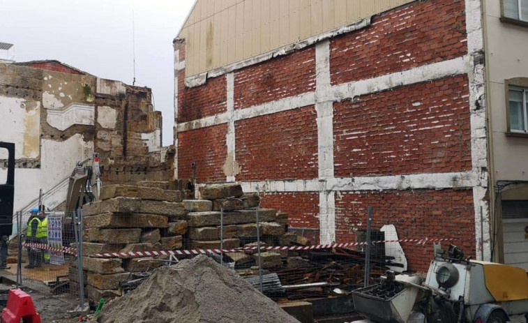 El TSXG da la razón al Concello de Sanxenxo y obliga a los dueños del edificio de Muebles Alonso a pagar el derribo