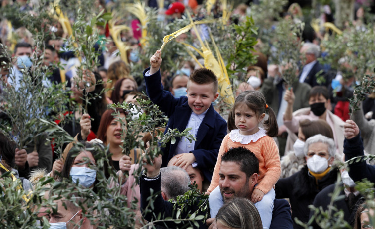 Más de 60 costaleros portarán las imágenes de la Semana Santa de Cambados