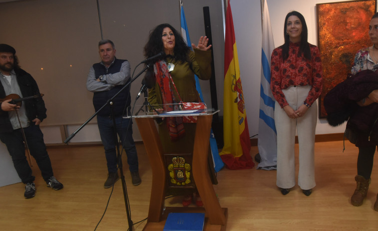 La artista Vyana DL exhibe sus creaciones bajo el título 