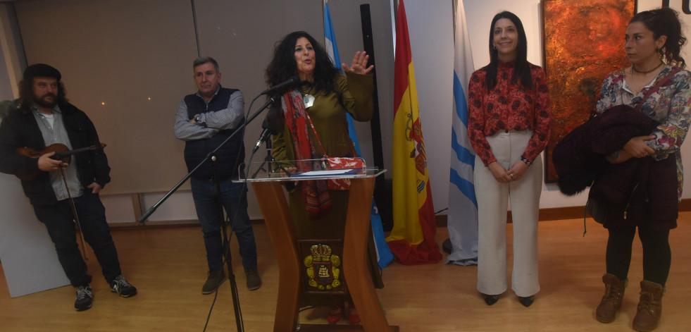 La artista Vyana DL exhibe sus creaciones bajo el título 