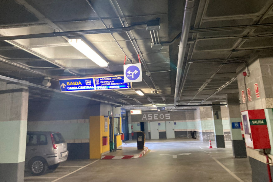 Ribeira da un nuevo paso de cara a la municipalización del parking del Centenario