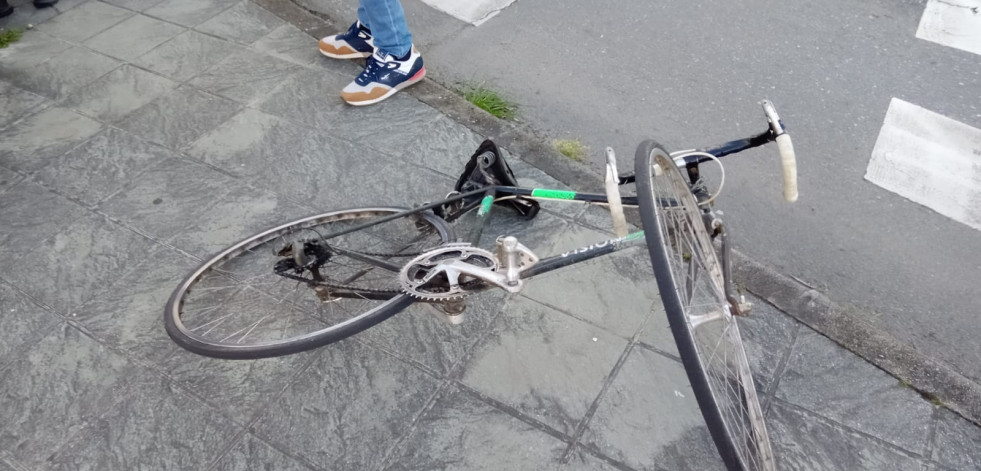 Herido un ciclista de 61 años en un accidente en Cambados