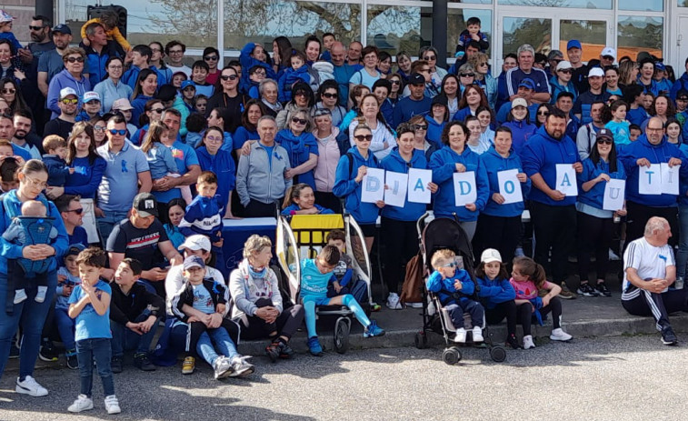 Olveira da pasos en favor de la visibilidad del autismo