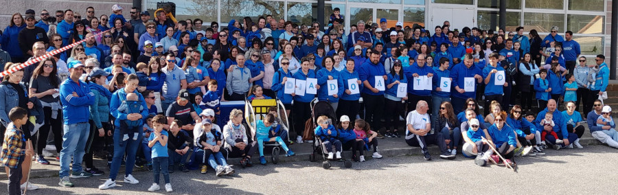 Olveira da pasos en favor de la visibilidad del autismo