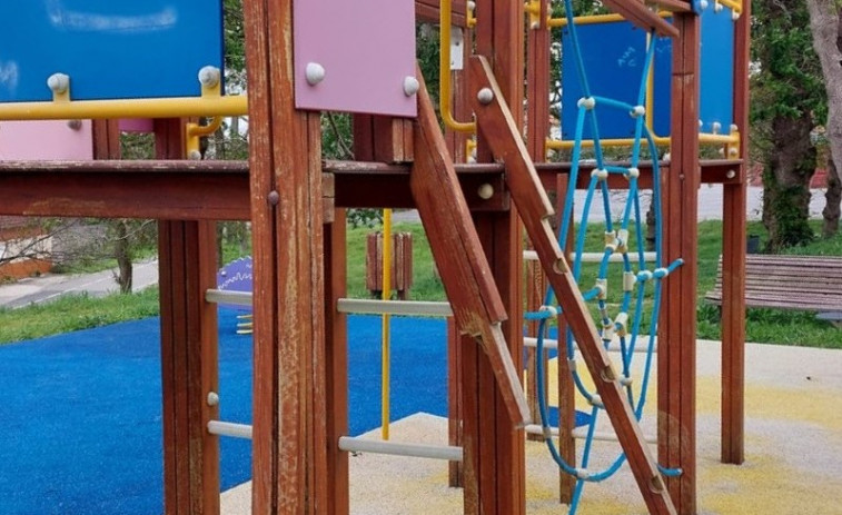 El PSOE de Sanxenxo traslada las quejas de los vecinos por el “pésimo estado” del parque infantil de Nantes