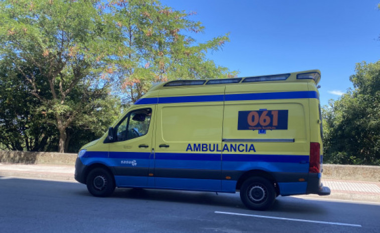 Un motorista sufre graves lesiones tras una caída en Lalín