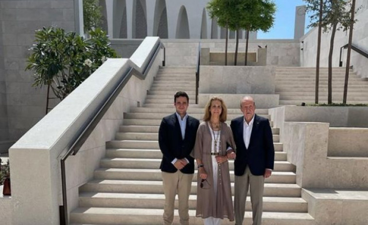 El rey Juan Carlos, la infanta Elena y Froilán, juntos en Abu Dabi este Domingo de Resurrección