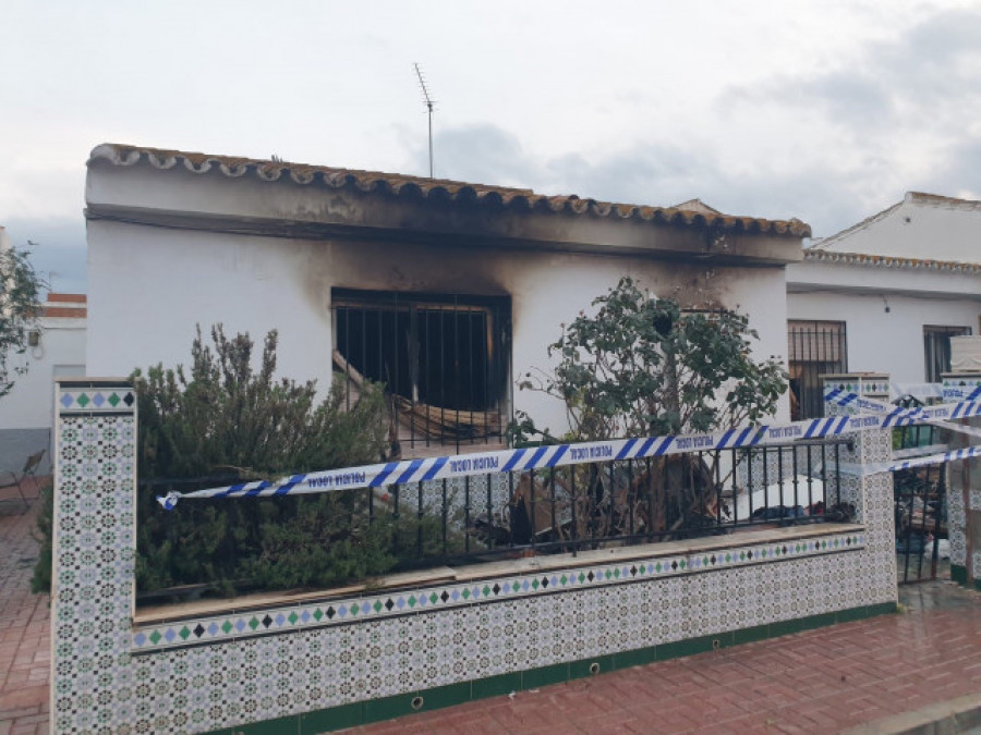 Retiran tres niñas a unos padres de Cártama que vivían en una casa insalubre llena de basura y desperdicios