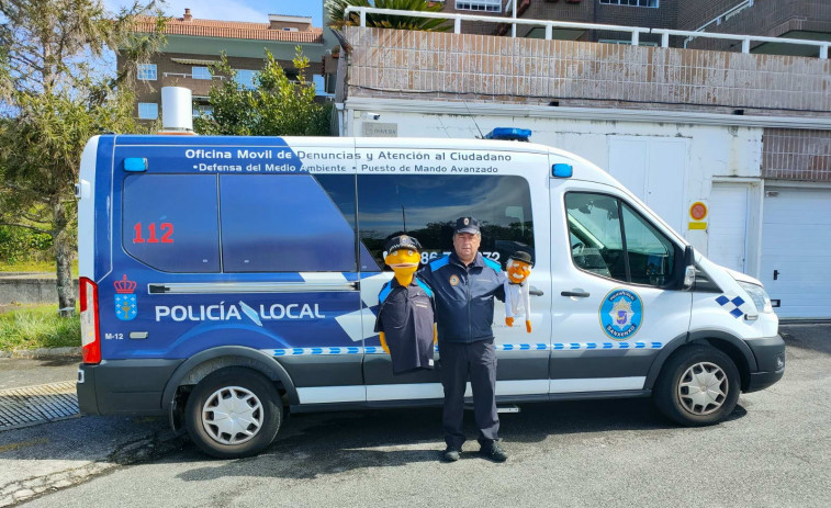 El Poli Paco y el agente Abelardo Martínez llevan su modelo de educación vial de Sanxenxo a Córdoba
