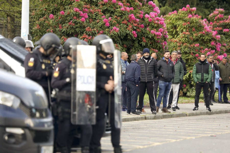 El Ayuntamiento de A Illa pide a Rueda que depure responsabilidades tras el "ataque" a bateeiros