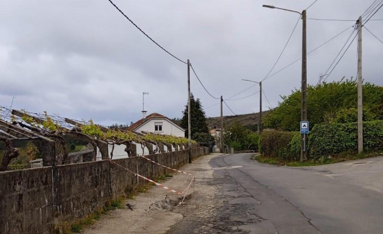 El BNG de Ribeira denuncia el mal estado de la carretera que trascurre por Os Muíños