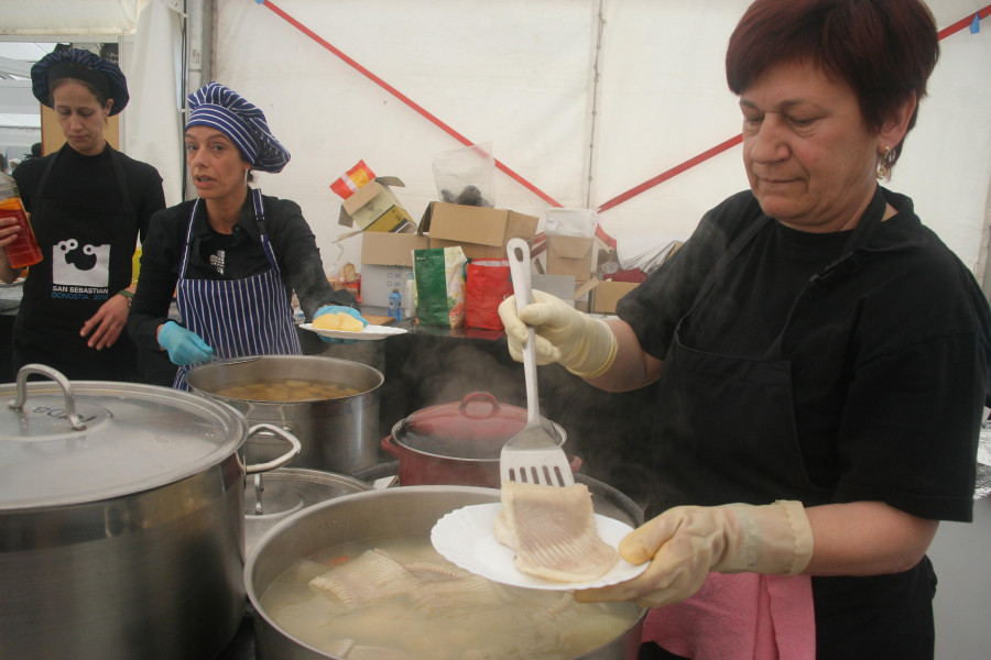 La Festa da Raia de Portonovo se celebra del 29 de abril al 1 de mayo en los locales de hostelería