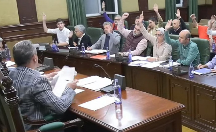 La oposición de Ribeira tumba el presupuesto municipal presentado por Ruiz para 2023