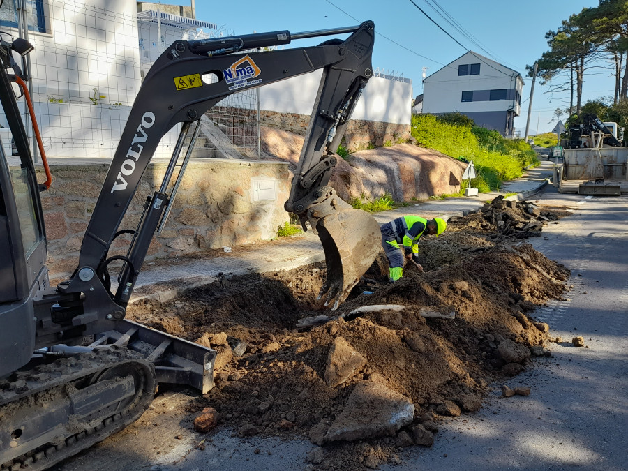Unos 900 vecinos de Castiñeiras y Aguiño se quedan sin agua tras otra avería en la red en A Ameixida, en Ribeira