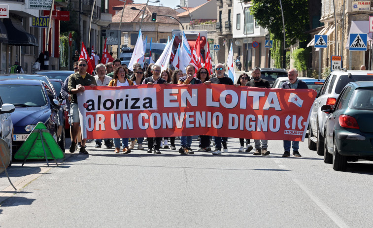 Los trabajadores de la basura se manifiestan en Cambados