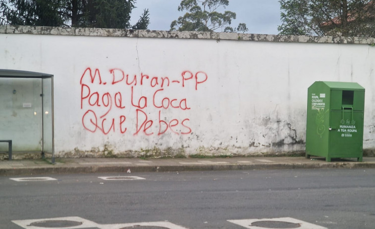 Aparecen varias pintadas en diferentes lugares de A Pobra contra el candidato popular Manolo Durán