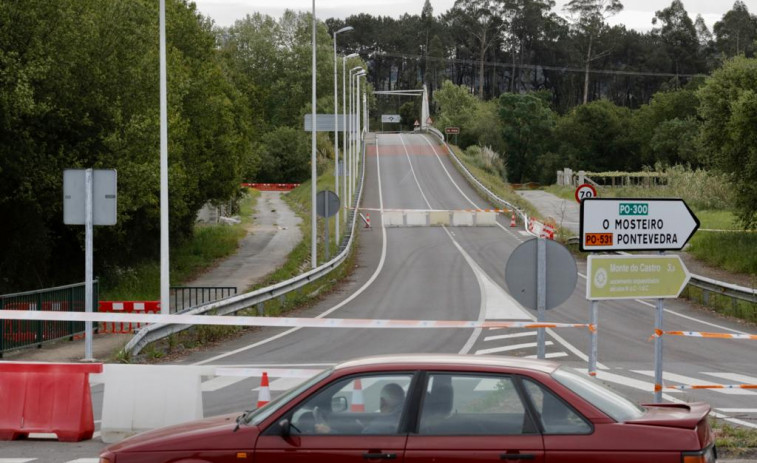 Reabren uno de los viales cortados tras el colapso del puente en Pontearnelas