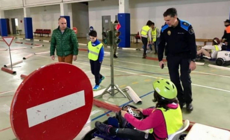 La Policía Local de Vilanova retoma un año más la formación en los colegios sobre seguridad vial