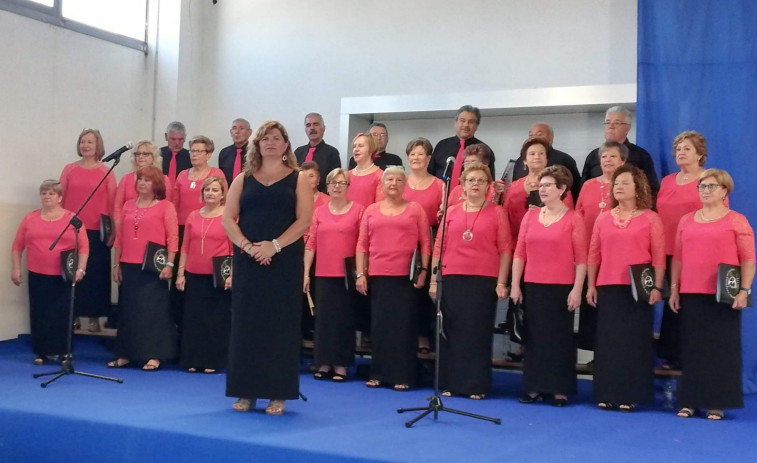 La Coral Polifónica de A Illa celebra su décimo aniversario con un concierto dedicado a las mariscadoras