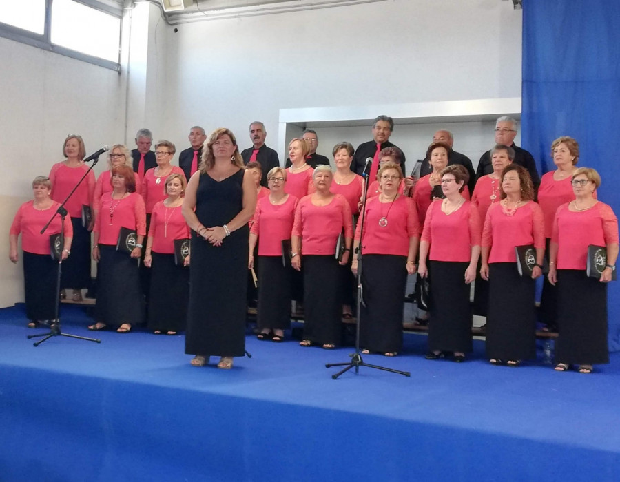 La Coral Polifónica de A Illa celebra su décimo aniversario con un concierto dedicado a las mariscadoras