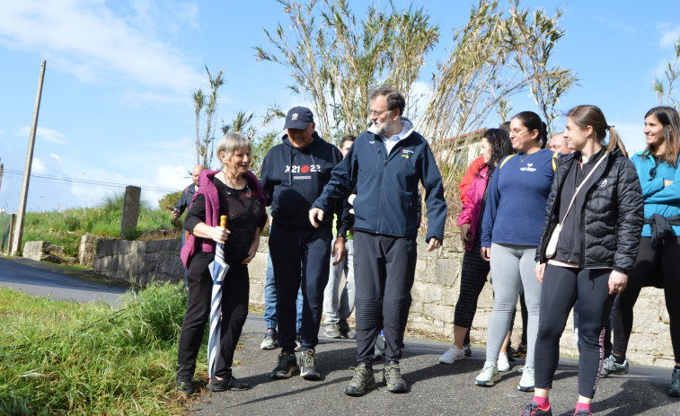 Mariano Rajoy avala la candidatura de Telmo Martín durante su caminata por la nueva senda del río Dorrón