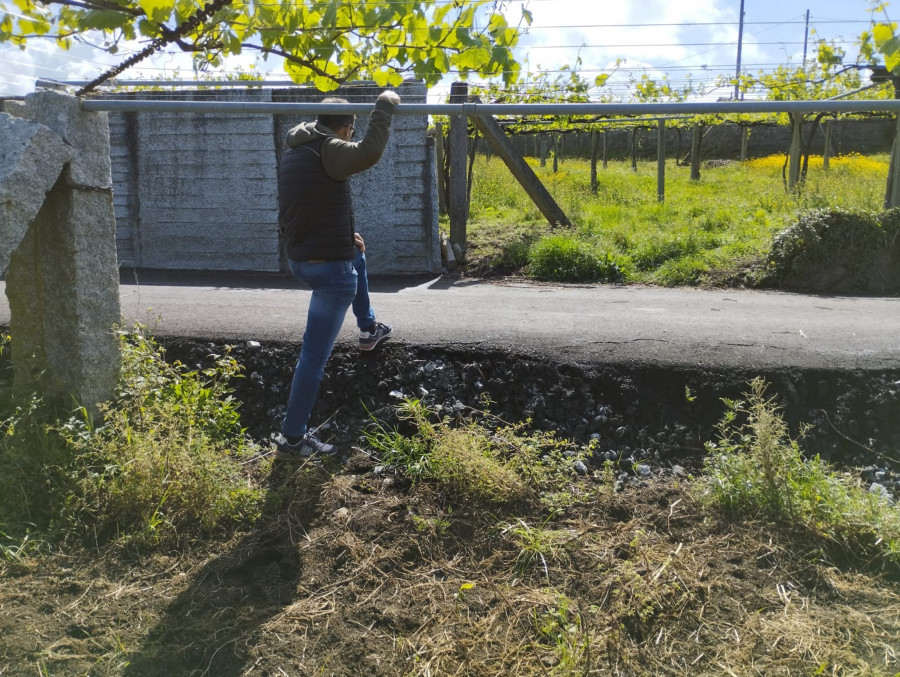 Cambados Pode reclama una solución por un asfaltado municipal que impide usar maquinaria en una finca de Castrelo