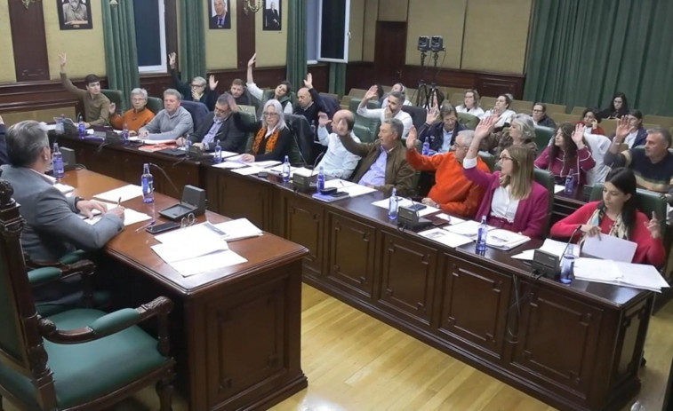 El Pleno de Ribeira aprueba el expediente de la contratación del SAF por 1.700.000 euros