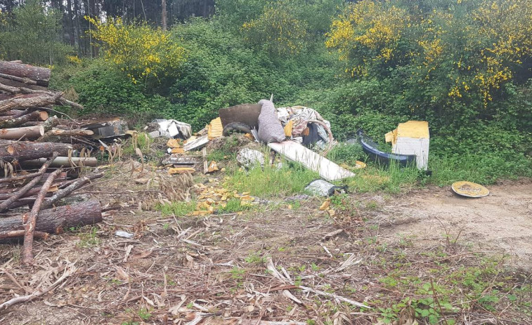 Fajardo denuncia la proliferación de vertederos ilegales en las parroquias de Vilagarcía