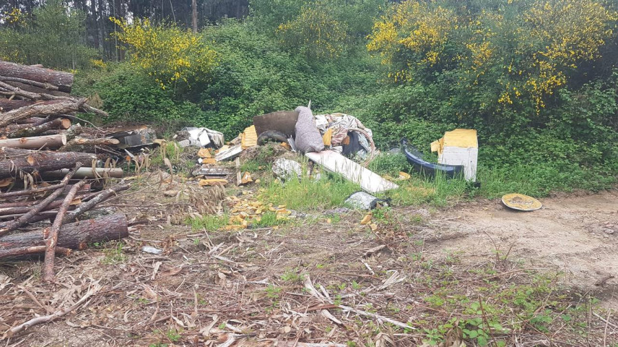 Fajardo denuncia la proliferación de vertederos ilegales en las parroquias de Vilagarcía