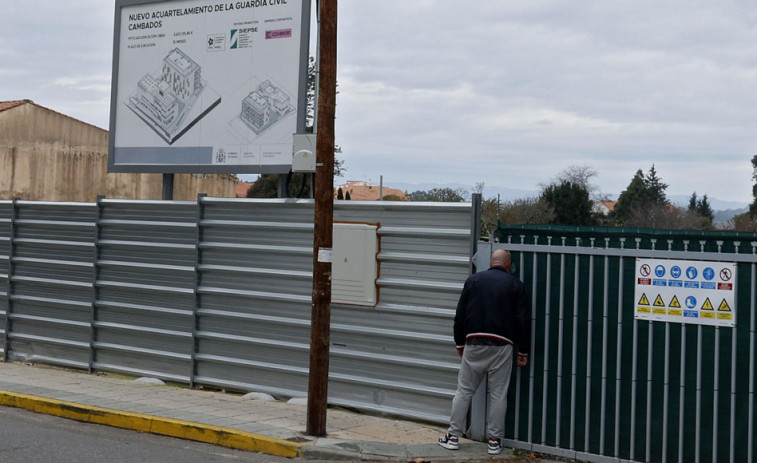 La obra del cuartel de Cambados sigue parada y sin fecha concreta de reinicio