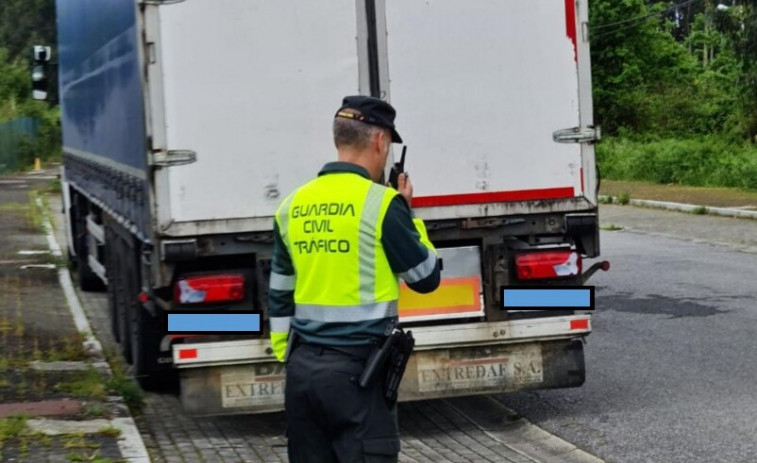 Investigado un camionero de Sanxenxo por conducir sin puntos de carné