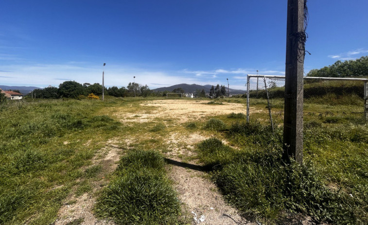 Esquerda Unida propone recuperar el campo de A Malladoira