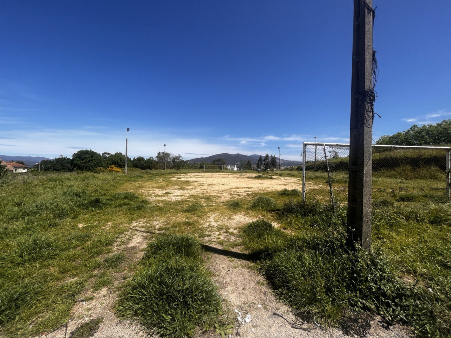 Esquerda Unida propone recuperar el campo de A Malladoira