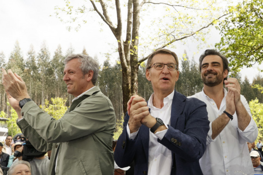 Feijóo promete ante miles de personas a volver a la romería de O Pino como presidente: "Galicia nos dará el Gobierno"