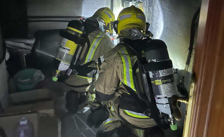 Los bomberos sofocan el fuego de un cuadro eléctrico en la unitaria de Godos