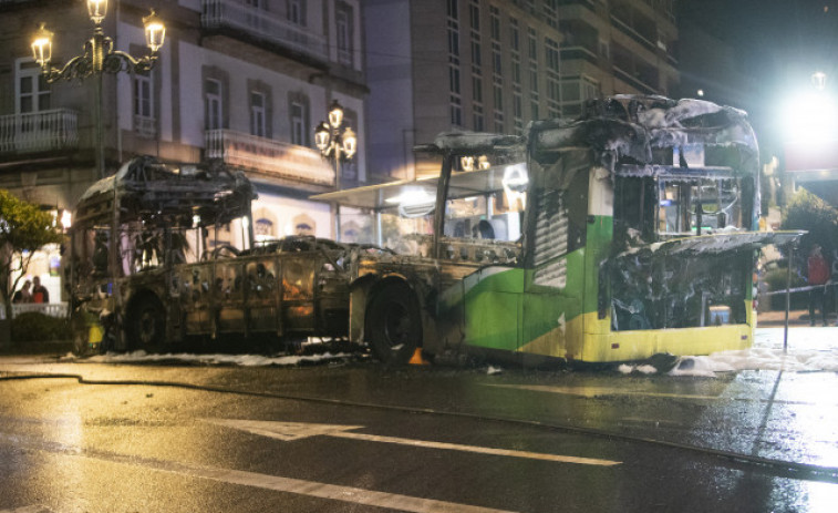 Detenidas dos personas por la quema de autobuses urbanos en Vigo, una de ellas empleada de Vitrasa