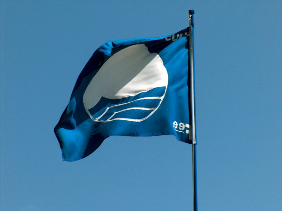 Bandera azul en las playas coruñesas