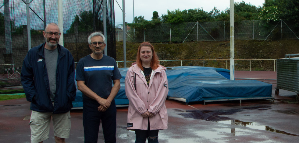El BNG denuncia el estado de la pista de atletismo de Fontecarmoa