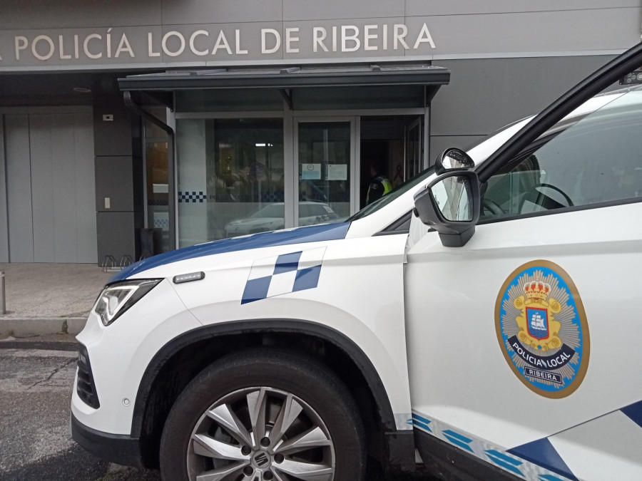 Un control de la Policía Local de Ribeira se salda con dos positivos en alcoholemia y uno en cocaína