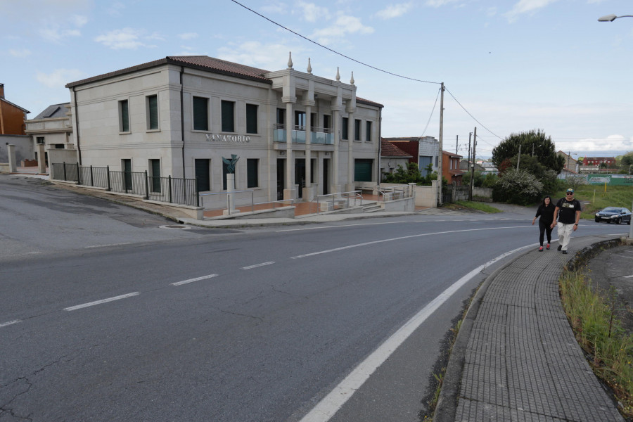 Un paso de peatones que una el Tanatorio con el aparcamiento: Un riesgo mayor que cruzar "a monte"