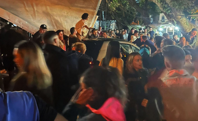 Un coche irrumpe en la fiesta de San Miguel de Deiro y deja 18 heridos, entre ellos un menor grave