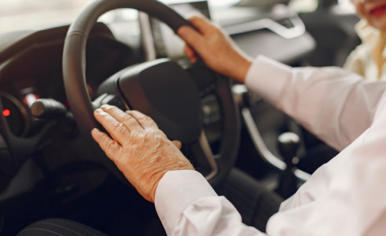 ¿Habría que fijar un límite de edad al volante?