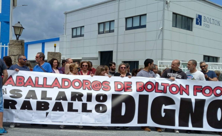 Trabajadores de Garavilla de O Grove se concentran por el envío a casa de 48 empleados