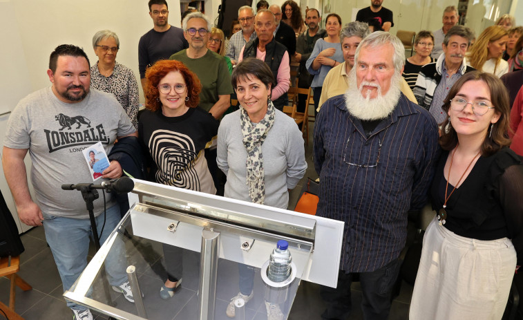 Montse Prado y Mini Rivas arropan a Carmela Alfonso en la presentación de la candidatura del BNG en Vilanova