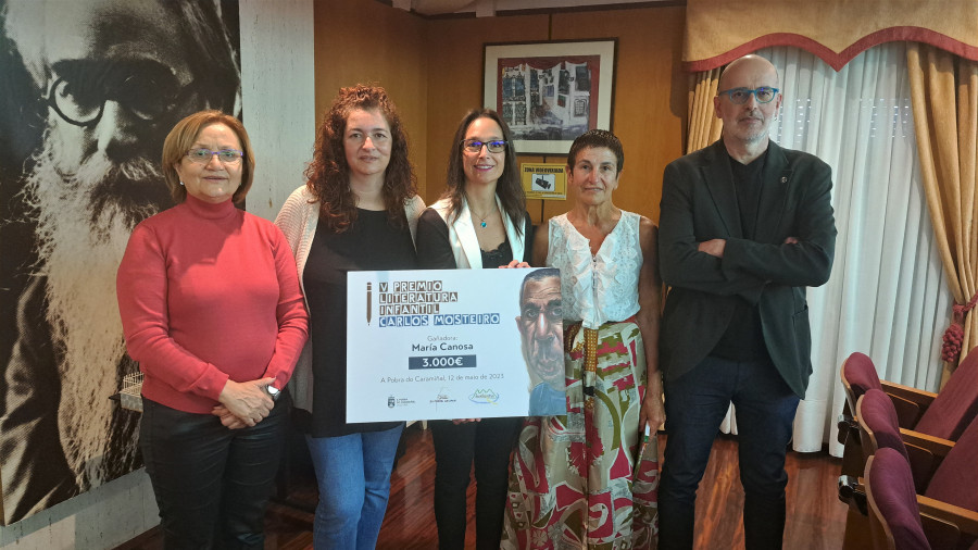 María Canosa recibe el Premio Literario Infantil Carlos Mosteiro por su obra "Teño un volcán dentro"