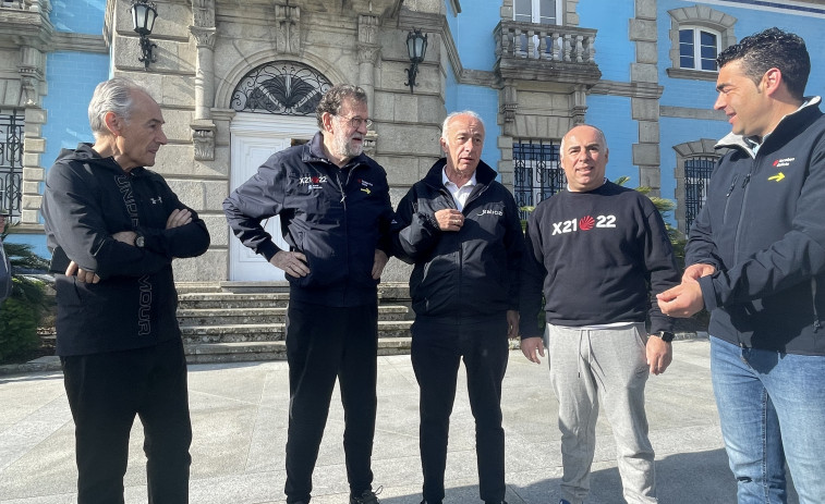 Rajoy inicia con una caminata en Vilanova su jornada de incorporación a la campaña del 28-M en Galicia