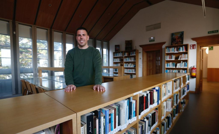 Luis Arosa propone derribar las casas de profesores del colegio de A Illa para ganar espacio