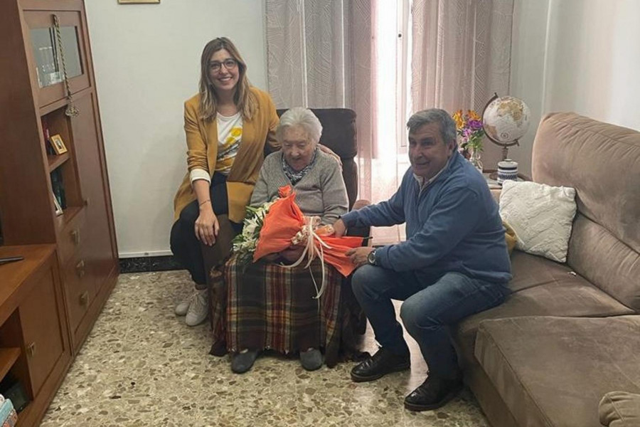 Francisca Lampón, vecina de Aguiño, celebra su 103 cumpleaños