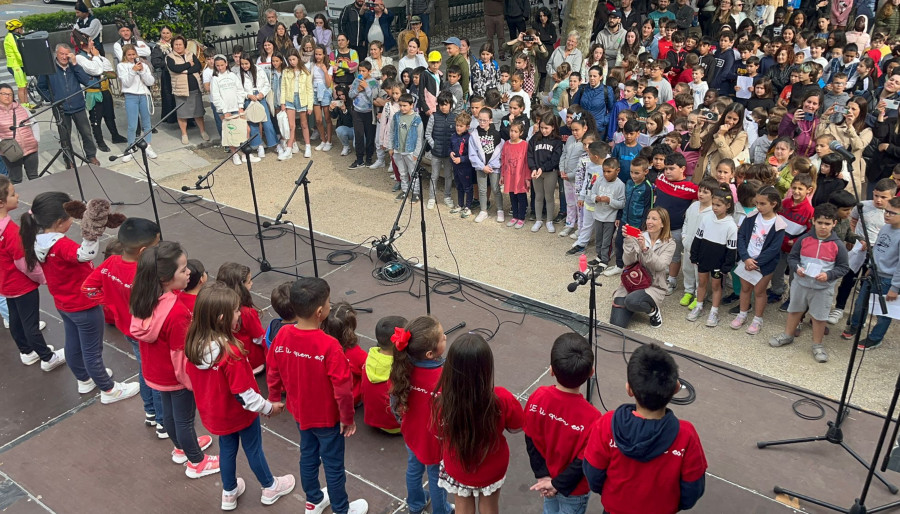 O acto escolar das Letras no terreo da Calzada provoca un novo conflito entre Concello e Portos