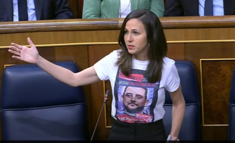Belarra acude al Congreso con una camiseta contra Ayuso por las 